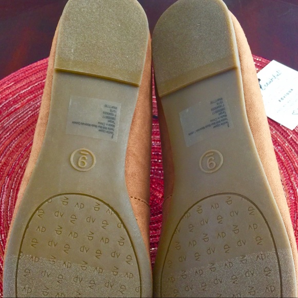 NWT LACE-UP BRITISH TAN FLATS! - Picture 5 of 5